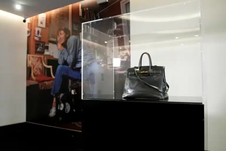 Оригинальная сумка Birkin от Hermès продана на аукционе за $10 млн