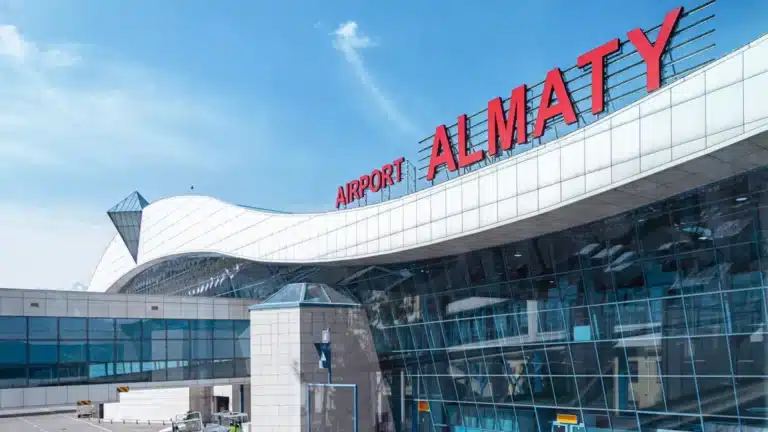 Алматинский аэропорт временно ограничит въезд