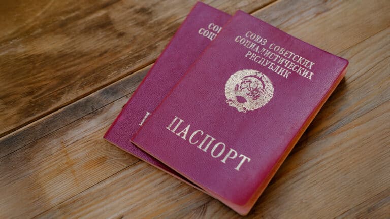 Жители области Абай с паспортами СССР получили гражданство Казахстана