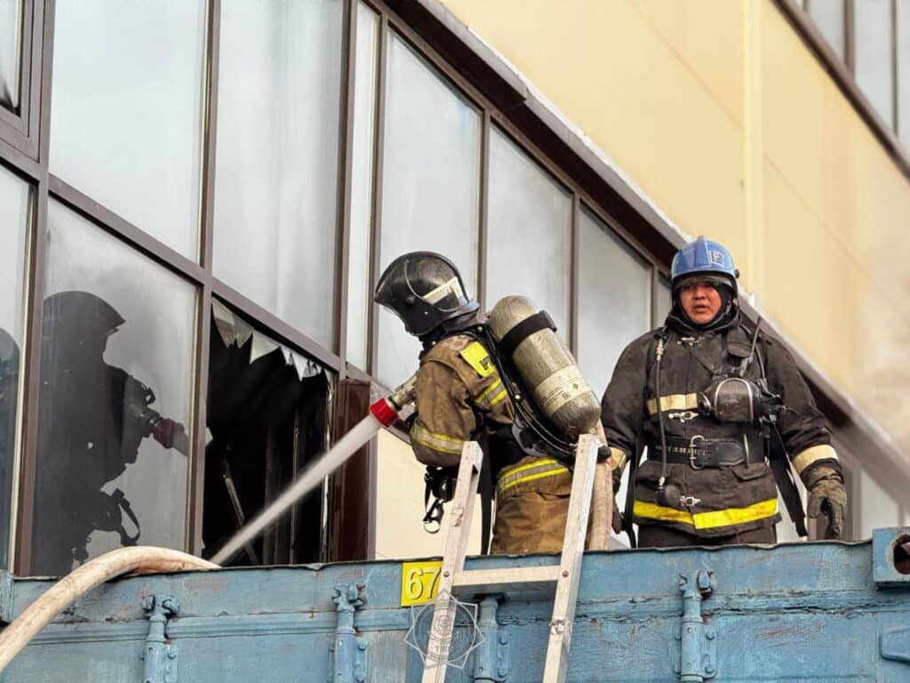 В Астане частично обрушился торговый дом «BIG Шанхай»