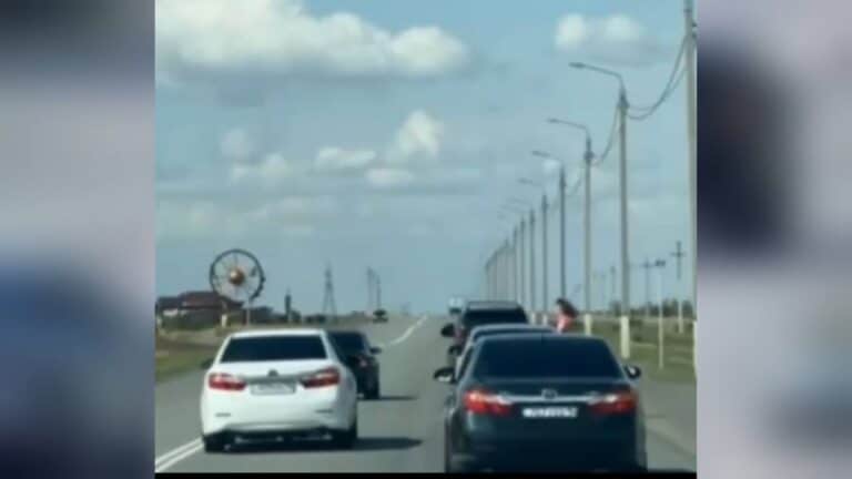 В Экибастузе водители устроили экстремальное шоу на дороге