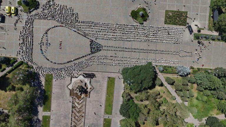 World’s largest folk orchestra? 5,000 dombrists shatter record in Kazakhstan