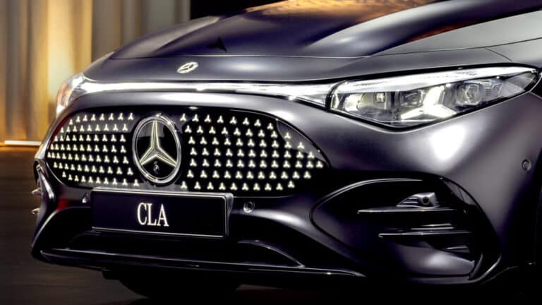 Mercedes-Benz жол апатынан құтқаратын жүйені енгізді