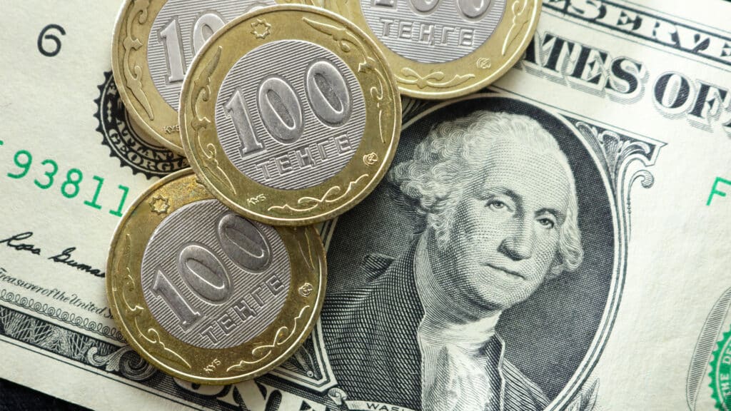 Тенге укрепился до 540 за доллар