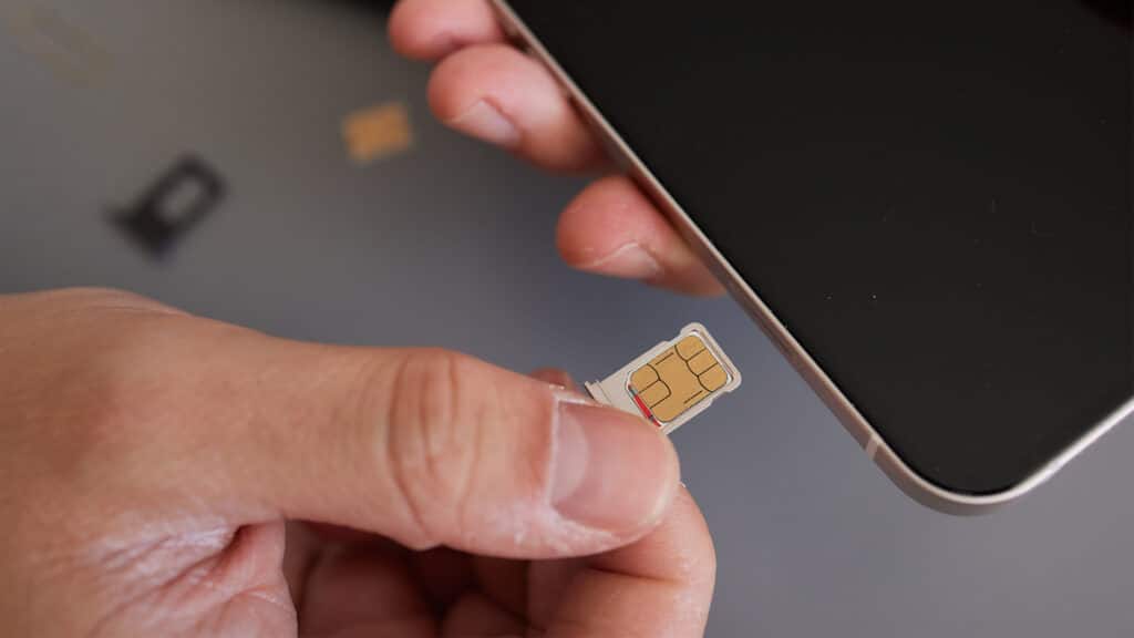 Полиция Абая выдала бесплатно туристам SIM-карты