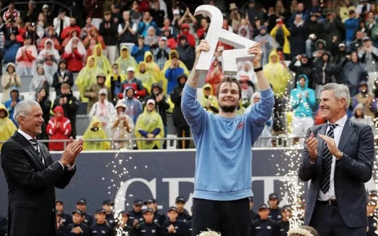 Александр Бублик выиграл второй турнир подряд и отказался от третьего