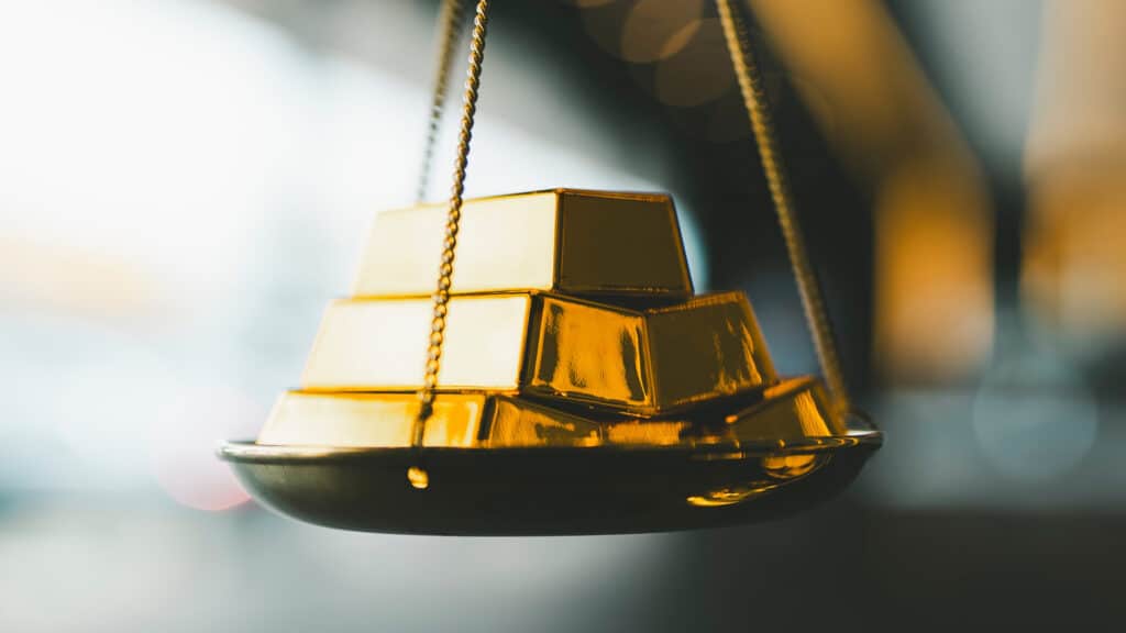 Банки и обменники купили 5,5 тыс. золотых слитков