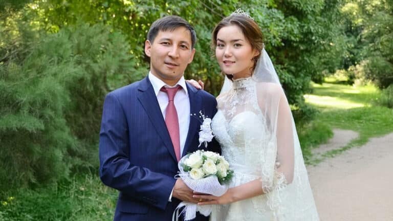 Казнет обсуждает приговор экс-дипломату Сакену Мамашу