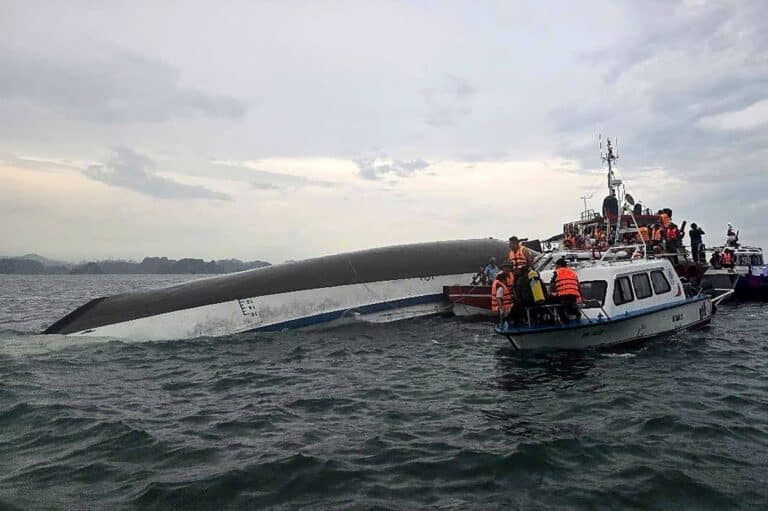 38 человек погибли во Вьетнаме из-за крушения круизного лайнера