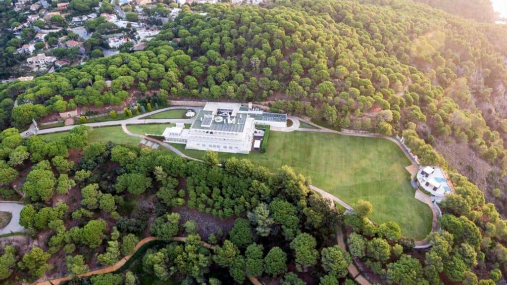 Испания теңізге апарар жолды Назарбаевтың қызынан тартып алған