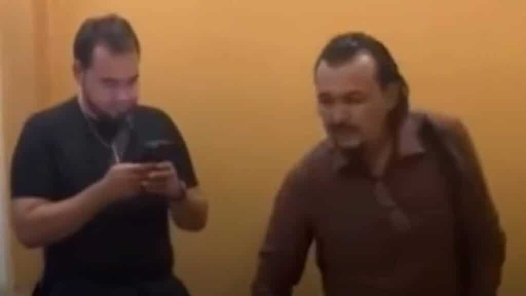 Жұбаныш Жексенұлы әуежайда әйел адамды балағаттағаны үшін айыппұл арқалады