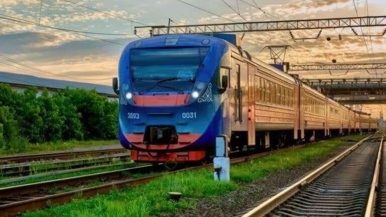 Из Астаны в Бурабай запустили дополнительную электричку