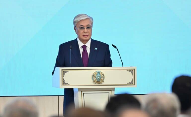 Халықаралық құқық күйреп, өздерін заңнан жоғары қоятын күштер пайда болды - Тоқаев