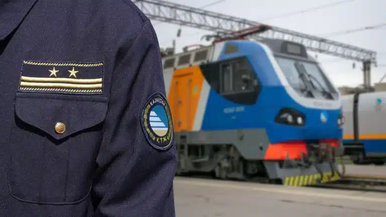 Министр Сауранбаев ҚТЖ-ның дефолтқа ұшырамайтынын айтты