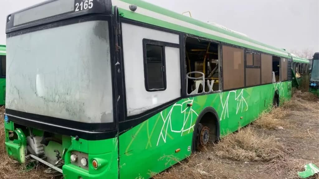 Старые автобусы с алматинского «кладбища» можно купить за 400 тыс. тенге