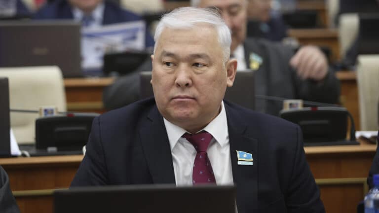 Абенов требует прекратить поддержку иностранных компаний
