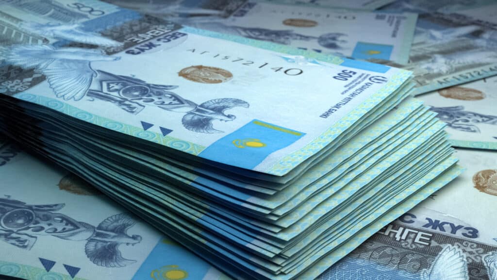 Госбюджет заработал 11 трлн тенге за полгода