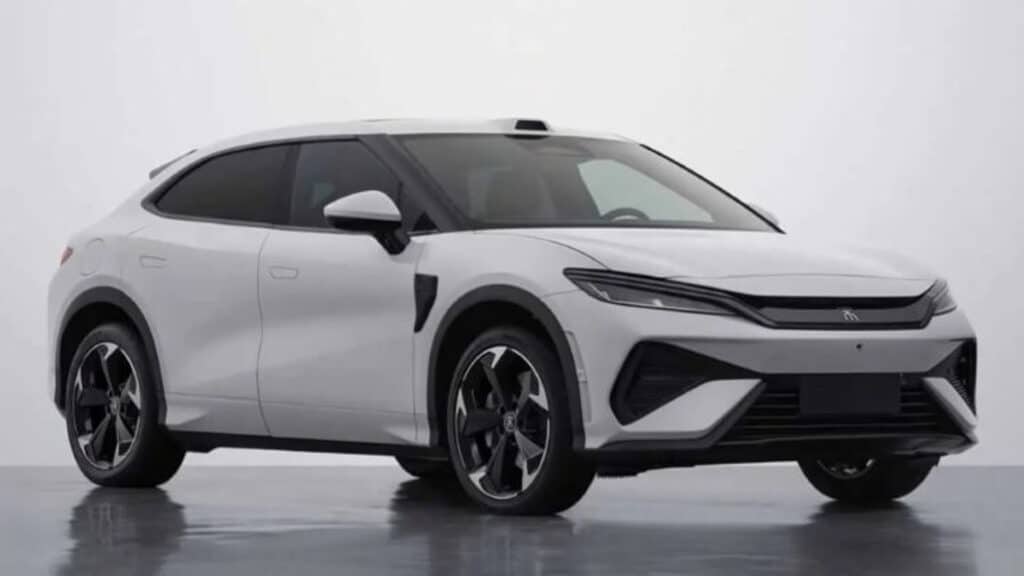 BYD представил кроссовер со спортивным дизайном