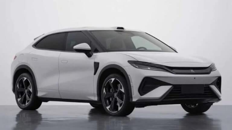 BYD представили кроссовер со спортивным дизайном