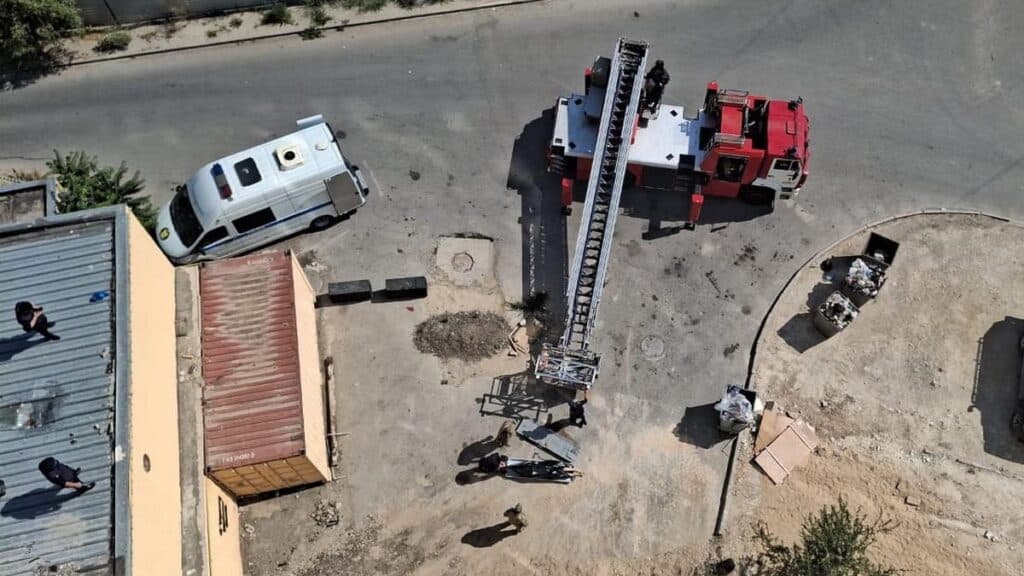 Ақтауда жалаңаш бір жігіт 11 қабатты үйдің шатырынан құлап, мерт болды