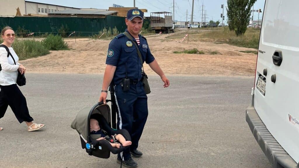 Өртенген BIG Шанхай сауда үйі маңындағы тұрғындарды көшіріп жатыр