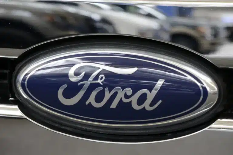 Ford отзывает более 694 000 автомобилей из-за риска возгорания