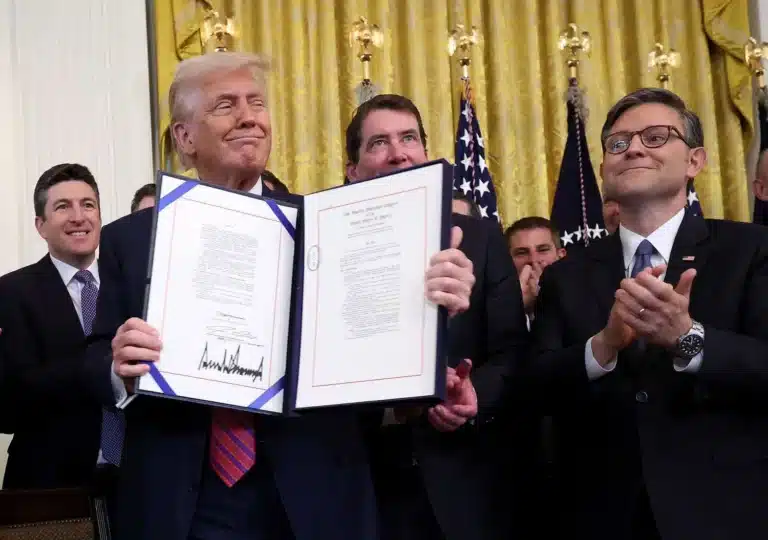 Трамп подписал закон о стейблкоинах
