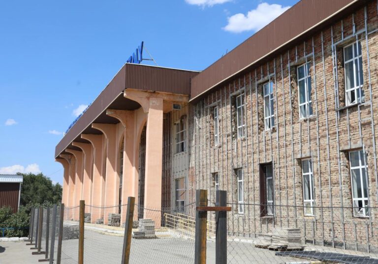 Қандыағашта теміржол вокзалы жөнделіп жатыр