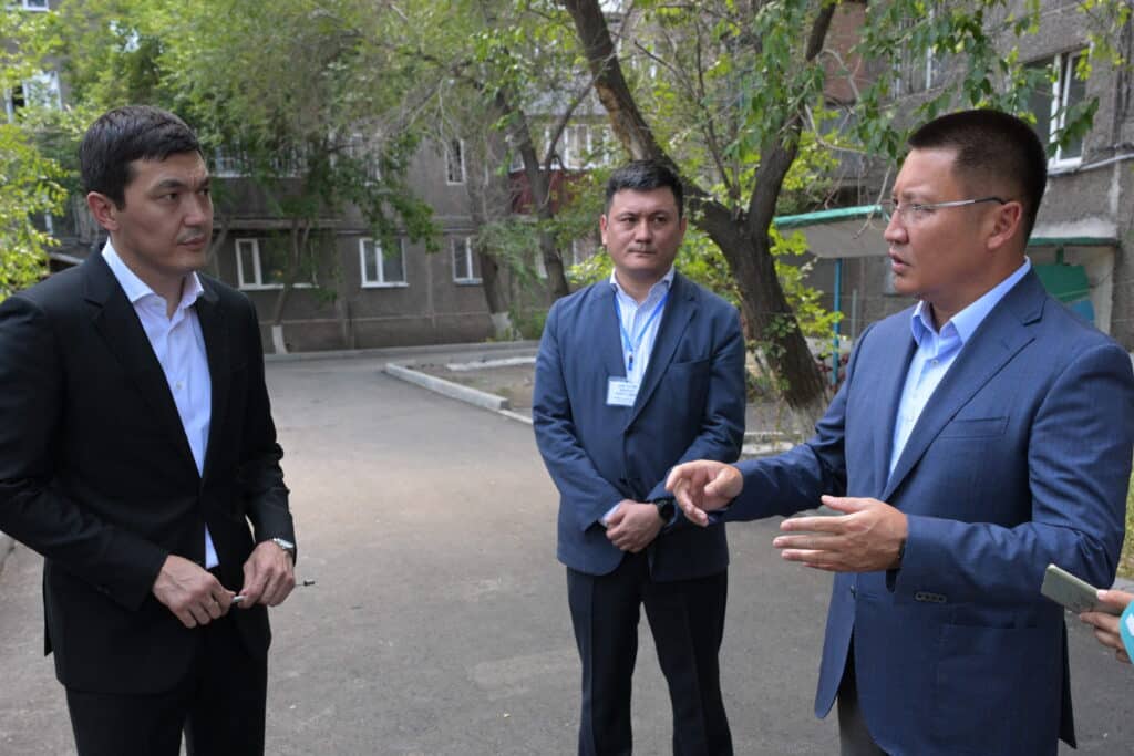 Аким Павлодарской области проинспектировал Экибастуз после урагана