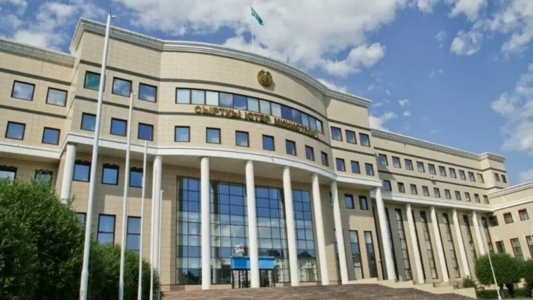 Сыртқы істер министрлігінде және шетелдегі елшіліктерде ауыс-түйіс болып жатыр