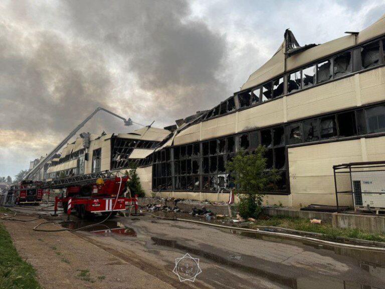 Пожар в торговом доме «BIG Шанхай» в Астане полностью ликвидирован