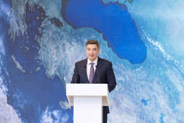 Бектенов көрші елдерді Каспийді құтқару үшін бірігуге шақырды