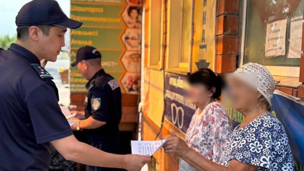 Полиция ниқаб киюге болмайтынын халыққа түсіндіріп жүр