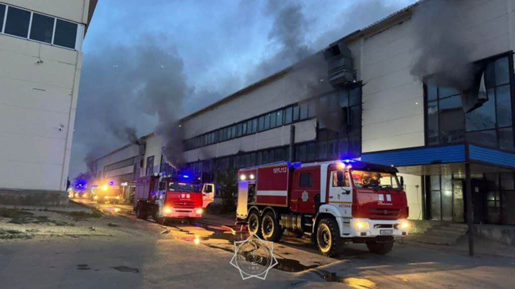 Астанада «Орда» базарындағы үш қабатты сауда үйі өртенді