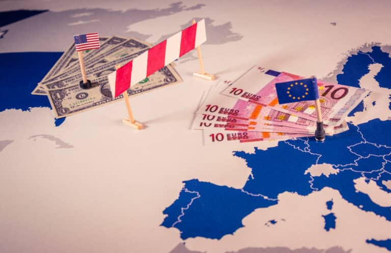 Трамп ЕО мен Мексикаға 30% кедендік тариф енгізетінін мәлімдеді
