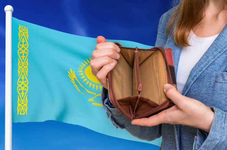 Уязвимые казахстанцы смогут взять кредитные каникулы