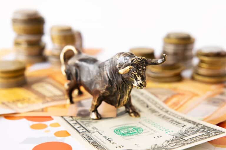 Главное к утру: S&P 500 на подъеме, новый шок от Трампа, предупреждение Чаноса