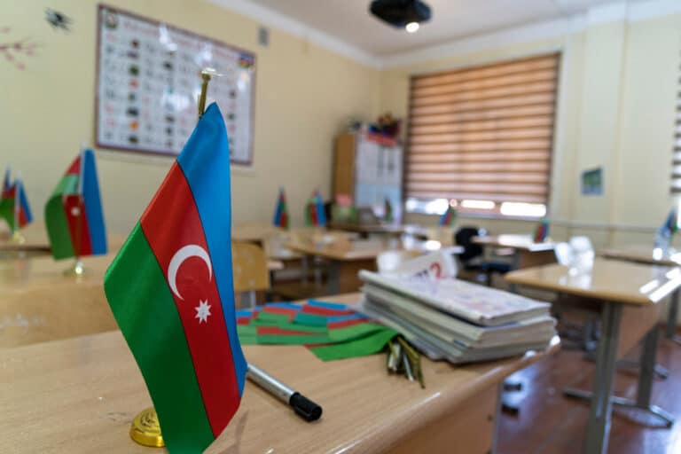 Русскоязычные школы закрывают в Азербайджане