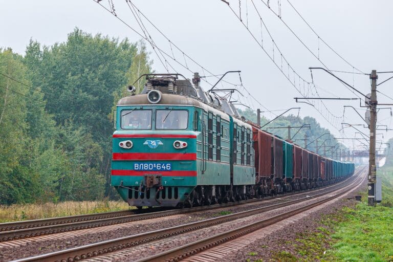 За сутки сразу в шести регионах Казахстана произошли столкновения поездов с животными