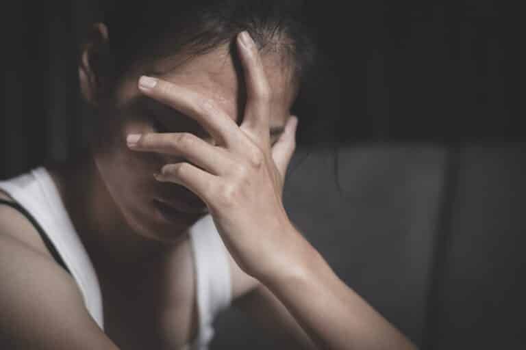 Түркістанда 16 жасында босанған қыз өзіне-өзі қол салған