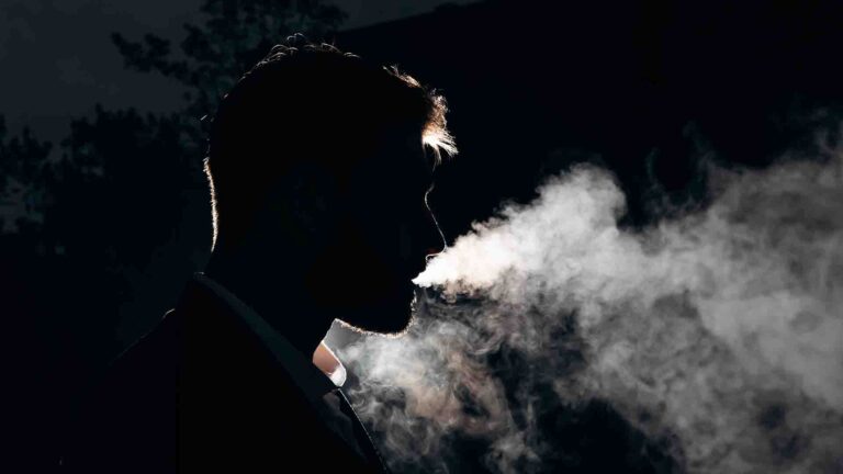 Қазақстанда халықтың 17,5 пайызы темекі шегеді – статистика