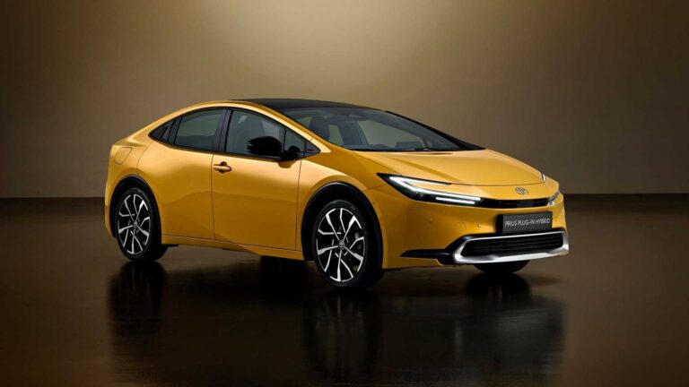 Toyota Prius PHEV гибридінің «түнгі көлеңке» атты жаңа үлгісі шықты
