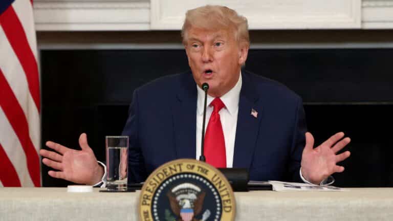 Трамп баж салығына қатысты дедлайн 1 тамыздан кейін ұзартмайтынын ескертті