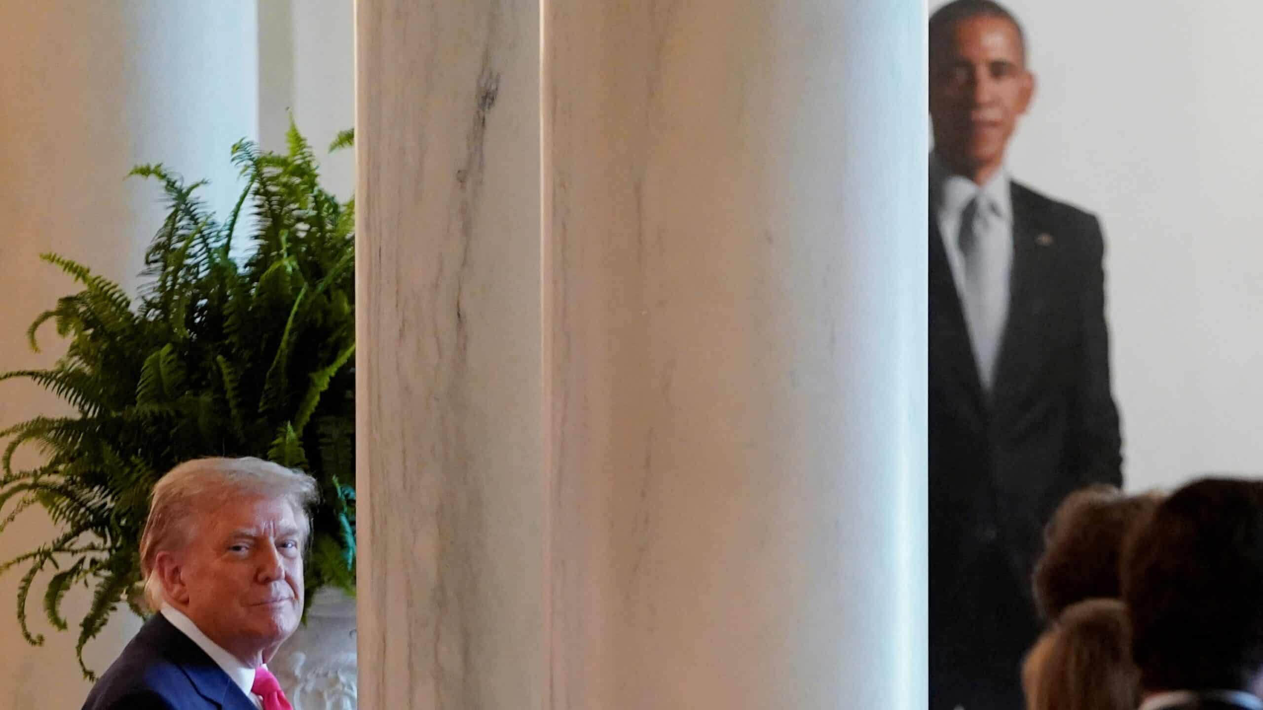 Дональд Трамп пен Барак Обама / фото: REUTERS/Nathan Howard