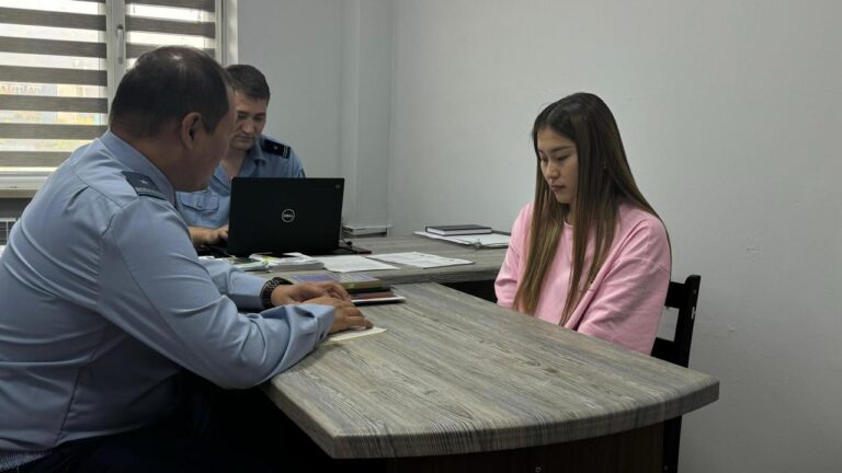 Вернувшуюся из Китая казахстанку вызвали в полицию из-за пранков