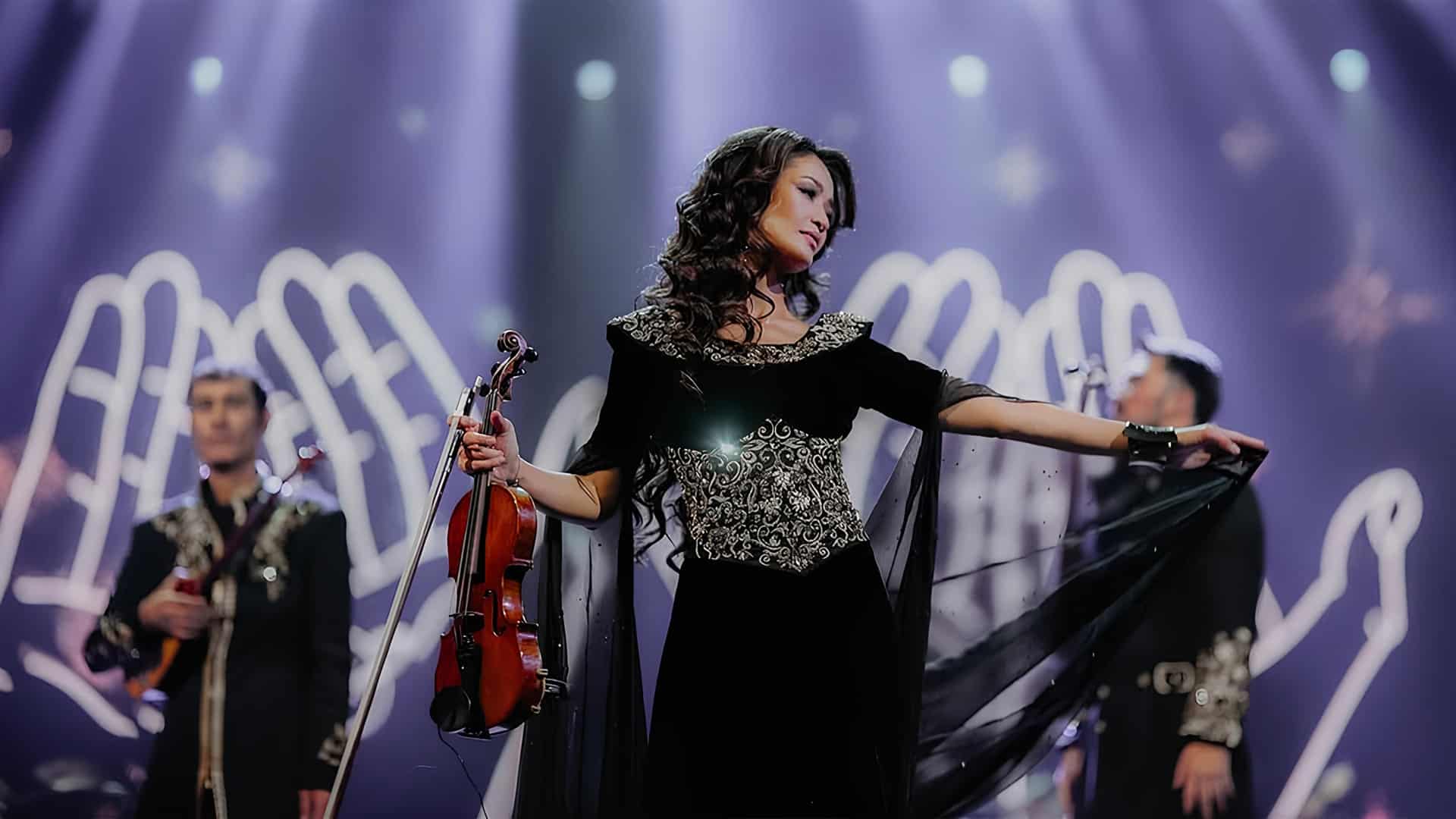 Әсел Исаева сахнада тыңдармандарына ерекше әсер сыйлады / фото: instagram.com/assel__issayeva, бильд-редактор: Дастан Шанай