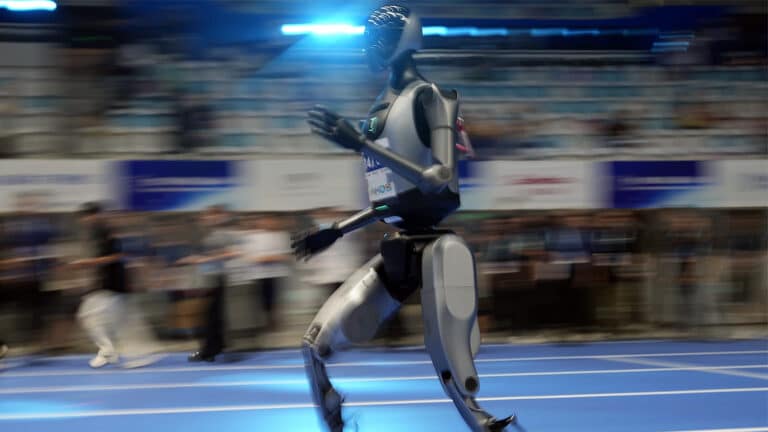 Всемирные игры гуманоидных роботов стартовали в Китае