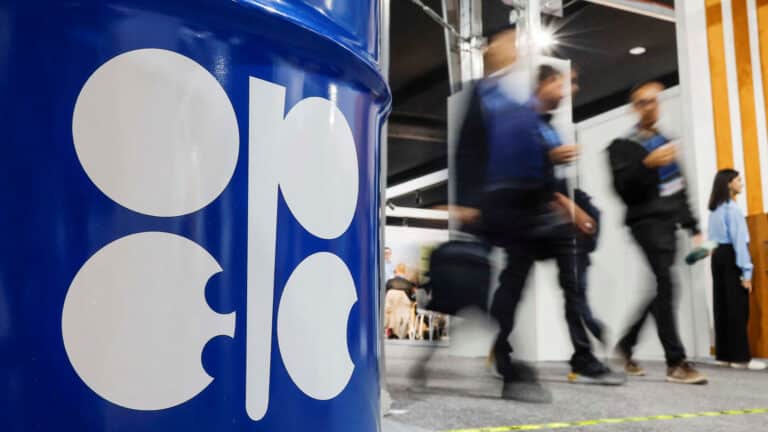 Казахстан получил право увеличить добычу нефти в сентябре