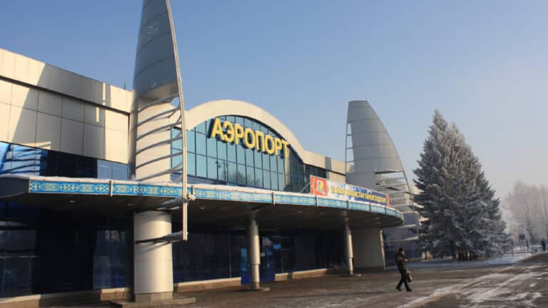 Аэропорт Усть-Каменогорска сократил выручку в первом полугодии на 41,2%