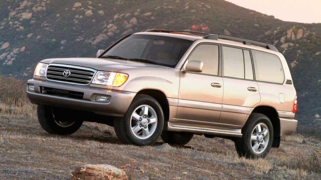 Владелец Land Cruiser 100 рассказал, стоит ли брать внедорожник в 2025 году